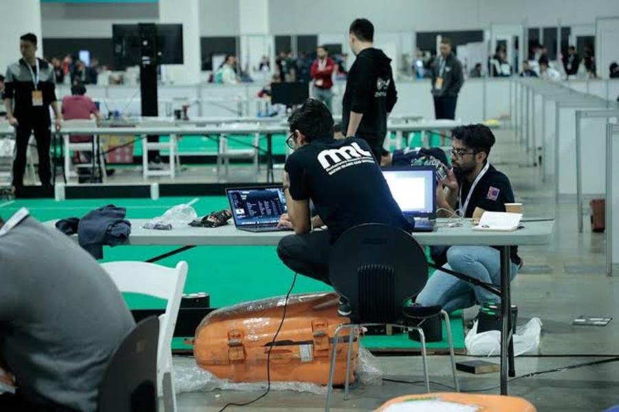 کاروان ملی رباتیک ایران راهی رقابت‌های جهانی ربوکاپ شد

